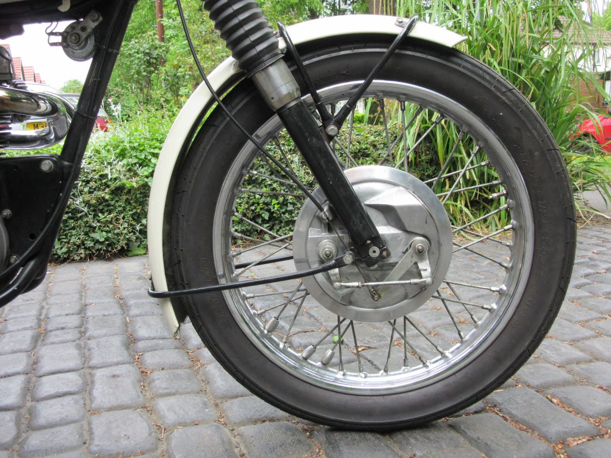 triumph t120 tyres